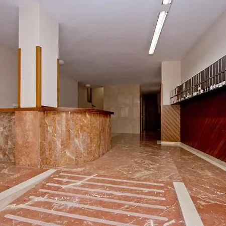 Pensión North 2*
